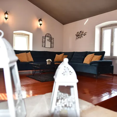 House Justina וילה זאדאר